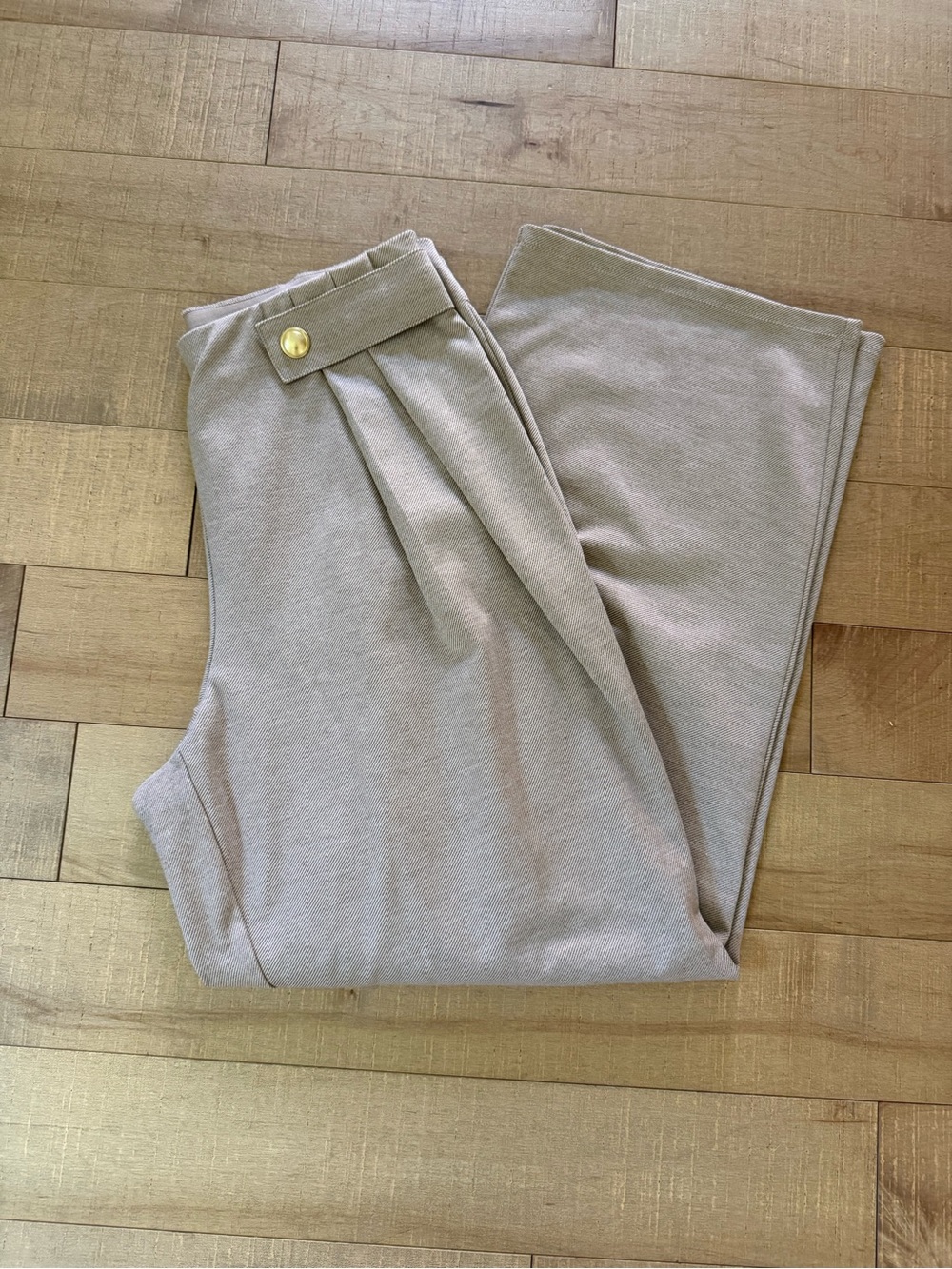 H&M Stripes White/Taupe Casual Pleat-Front Pants - Size M